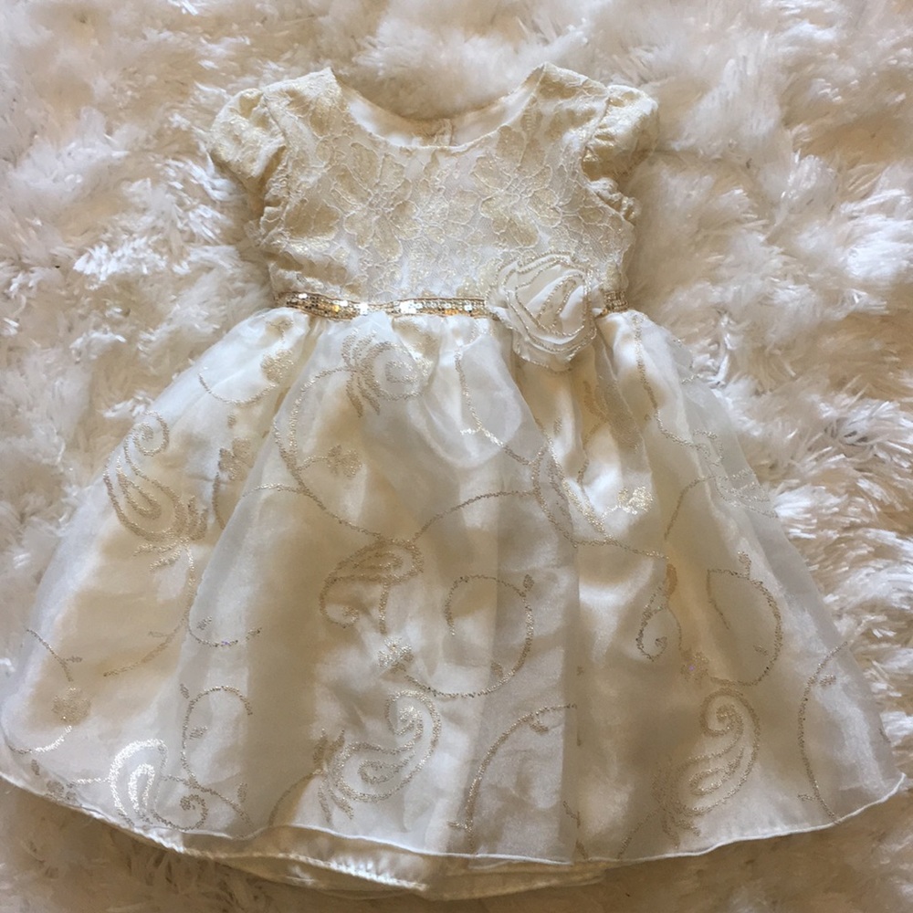 Little girl 4T Princess cream with gold dress